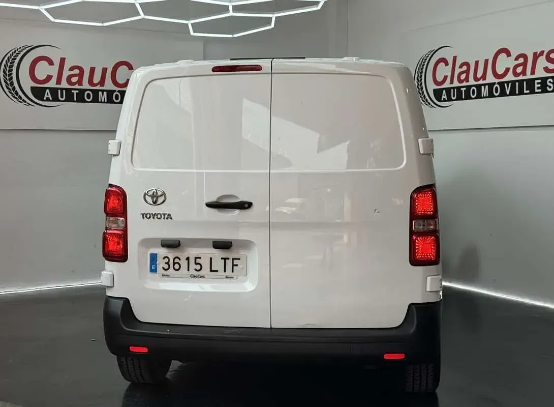 Usado Toyota Proace 101 CV (74 kW) 2021 Blanco Monovolumen