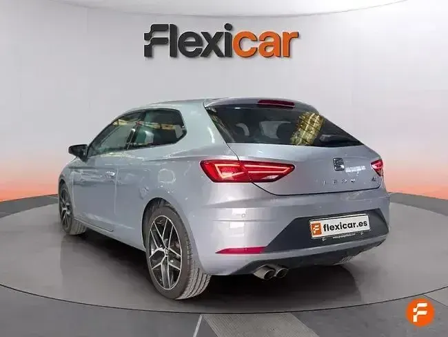 Usado Seat Leon FR 125 CV (91 kW) 2018 Gris Utilitario