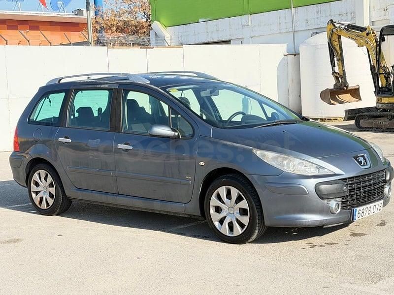 Usado Peugeot 307 110 CV (80 kW) 2006 Gris / plata Familiar