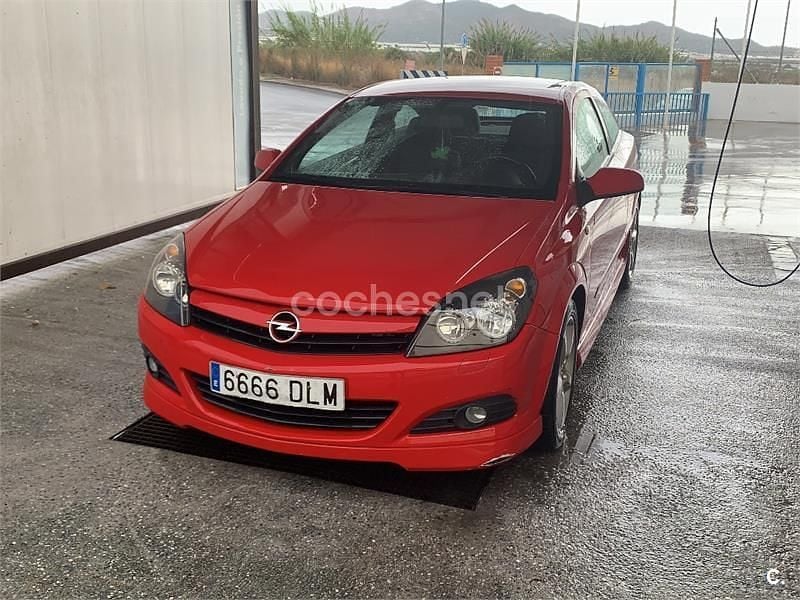 Usado Opel Astra GTC Sport 105 CV (77 kW) 2005 Rojo Berlina