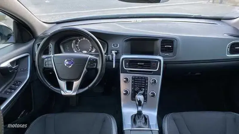 Usado Volvo V60 Momentum 2017 Blanco Familiar
