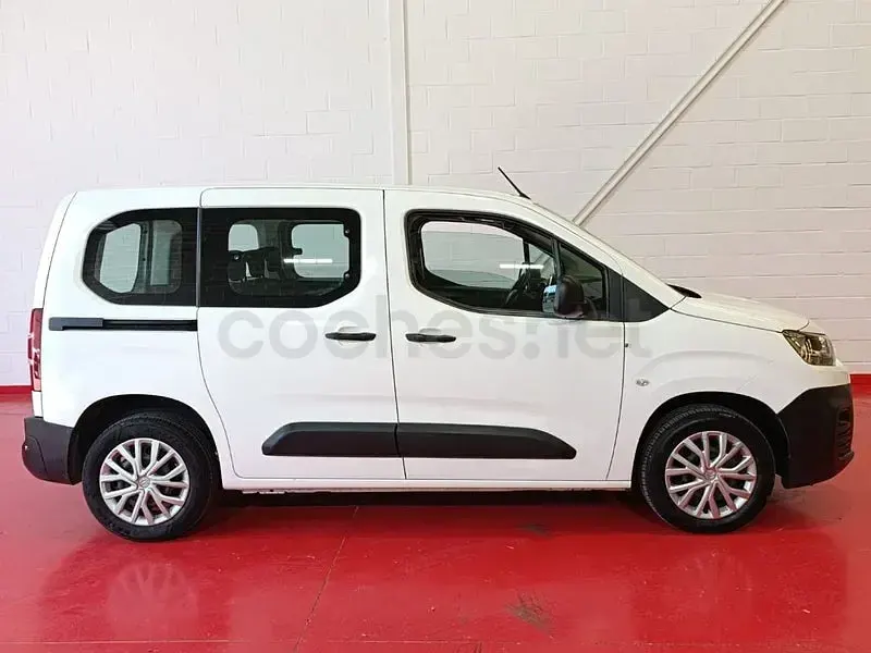 Usado Citroën Berlingo Live 102 CV (75 kW) 2021 Blanco Monovolumen