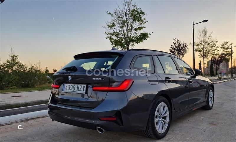 Usado BMW 320e 190 CV (139 kW) 2020 Gris / plata Familiar