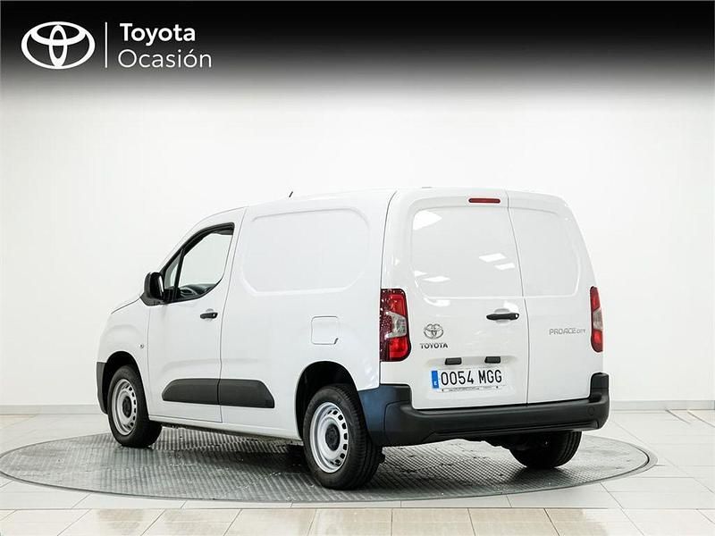 Usado Toyota Proace City City 100 CV (73 kW) 2023 Blanco Monovolumen