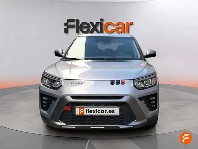 Usado SsangYong Tivoli 163 CV (119 kW) 2024 Gris / plata SUV
