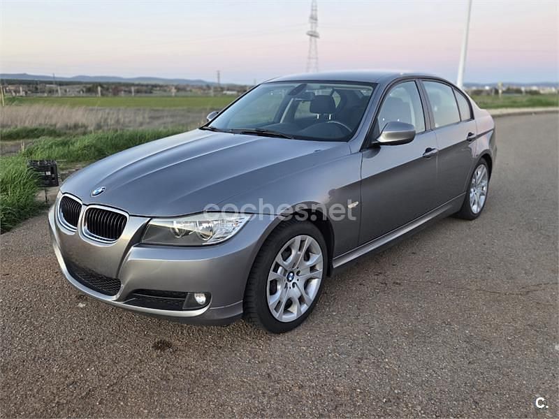 Usado BMW 318 Sport Line 143 CV (105 kW) 2010 Gris / plata Berlina