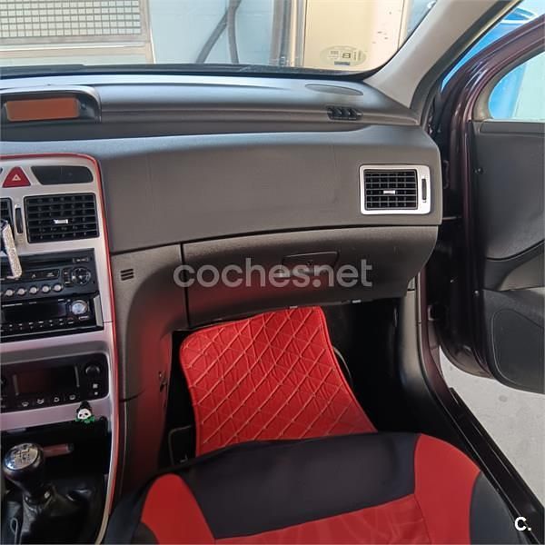 Usado Peugeot 307 90 CV (66 kW) 2006 Granate Berlina