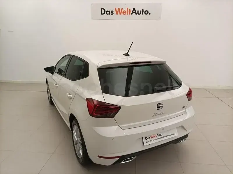 Usado Seat Ibiza FR 110 HP (80 kW) 2024 Branco Sedan