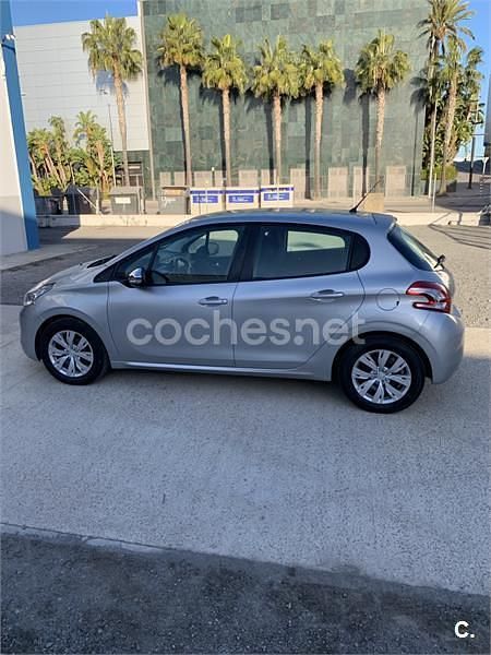 Usado Peugeot 208 Active 68 CV (50 kW) 2014 Gris / plata Utilitario