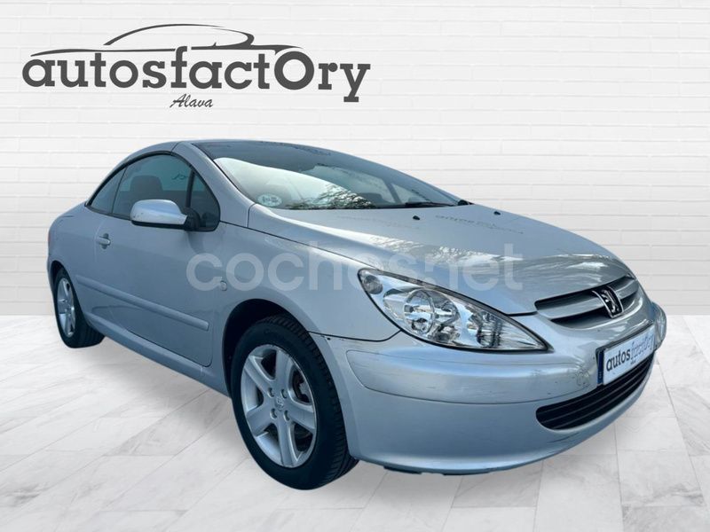 Usado Peugeot 307 CC 143 CV (105 kW) 2005 Gris / plata Descapotable