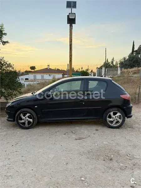 Usado Peugeot 206 75 CV (55 kW) 2006 Negro Berlina