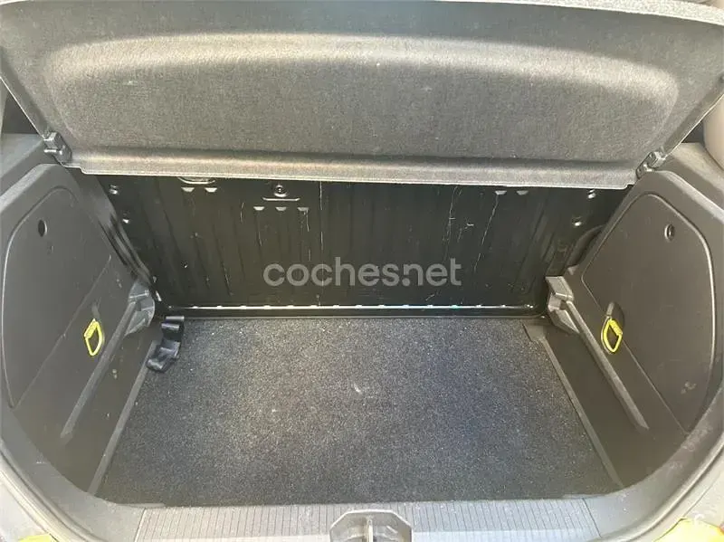 Usado Opel Corsa Color Edition 100 CV (73 kW) 2012 Amarillo Utilitario