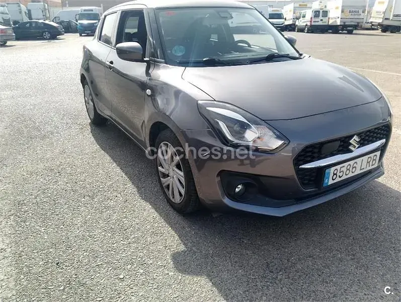 Usado Suzuki Swift 90 CV (66 kW) 2021 Gris / plata Utilitario