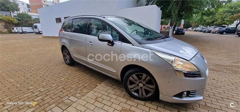 Usado Peugeot 5008 Premium 112 CV (82 kW) 2012 Gris / plata Monovolumen