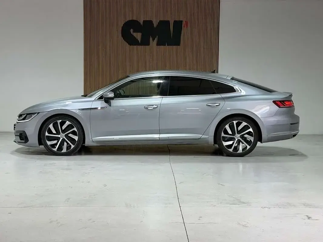 Usado VW Arteon R-line 150 CV (110 kW) 2018 Gris Utilitario