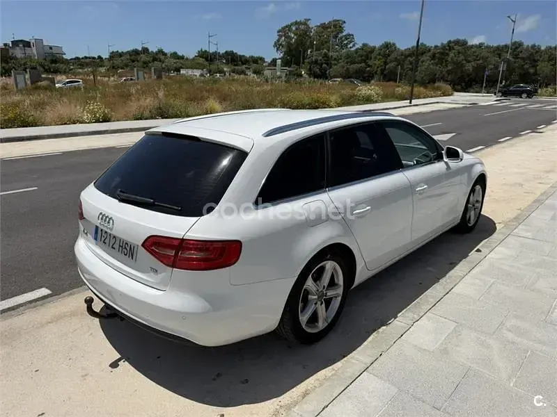 Usado Audi A4 Advanced 136 CV (100 kW) 2013 Blanco Familiar