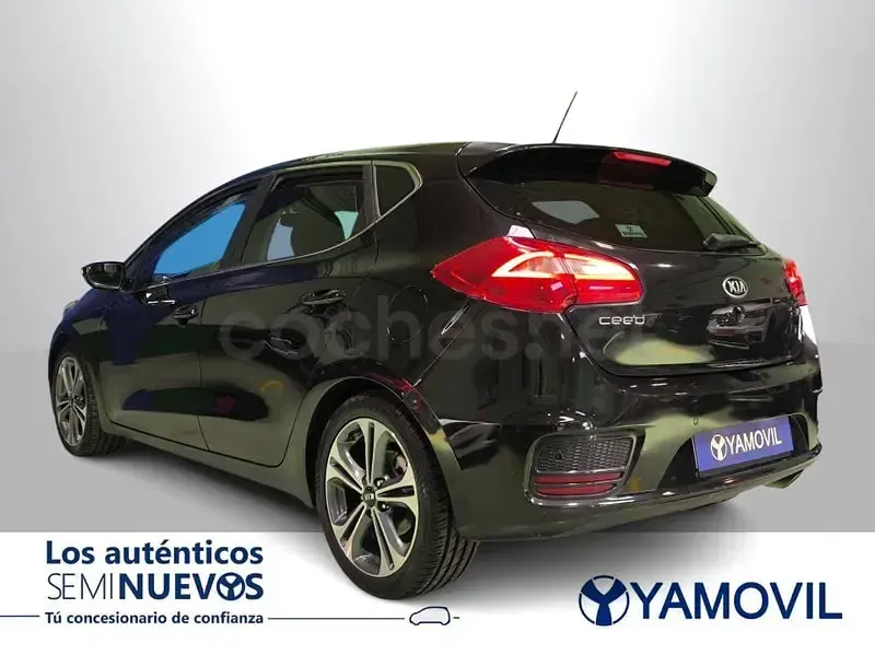 Usado Kia Ceed 120 CV (88 kW) 2016 Negro Utilitario