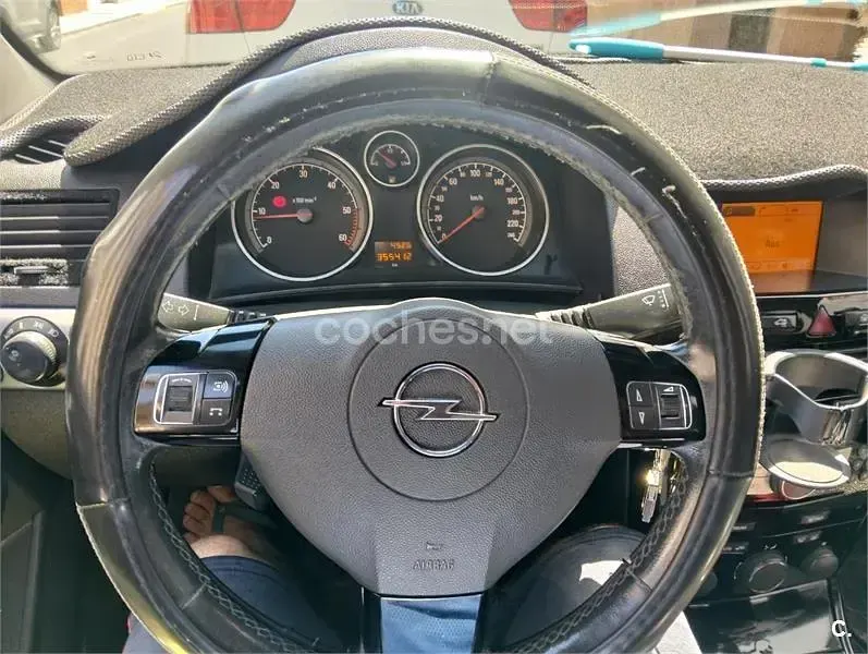 Usado Opel Astra Cosmo 110 CV (80 kW) 2010 Gris / plata Berlina