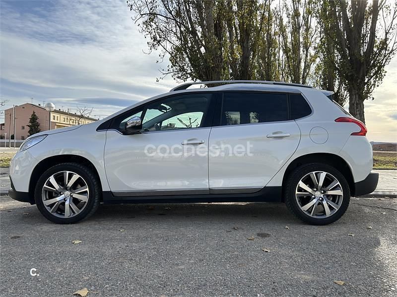 Usado Peugeot 2008 Allure 115 CV (84 kW) 2014 Blanco SUV