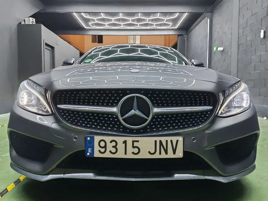 Usado Mercedes C220 AMG line 170 CV (125 kW) 2016 Gris Coupe