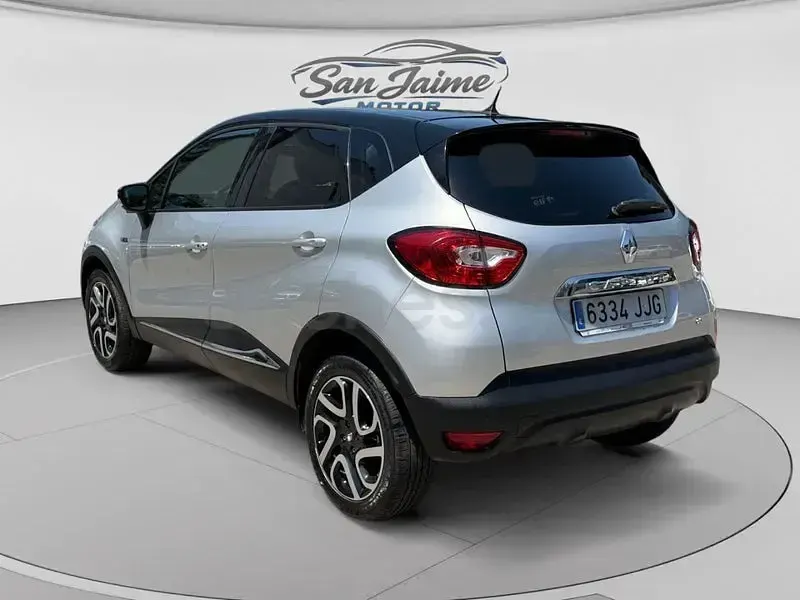 Usado Renault Captur 90 CV (66 kW) 2015 Gris / plata SUV