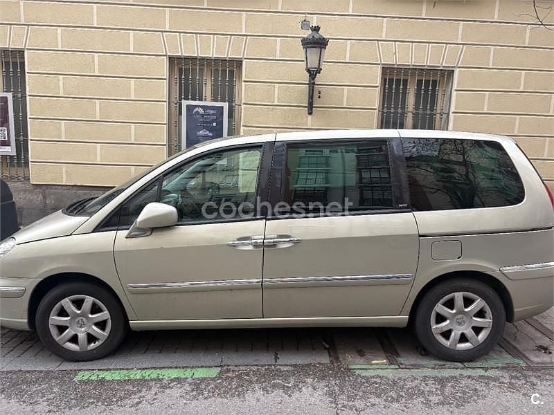Usado Peugeot 807 Premium 136 CV (100 kW) 2010 Verde Monovolumen