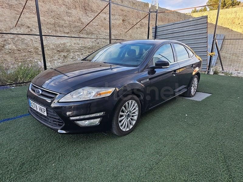 Usado Ford Mondeo Limited 140 CV (102 kW) 2013 Negro Berlina