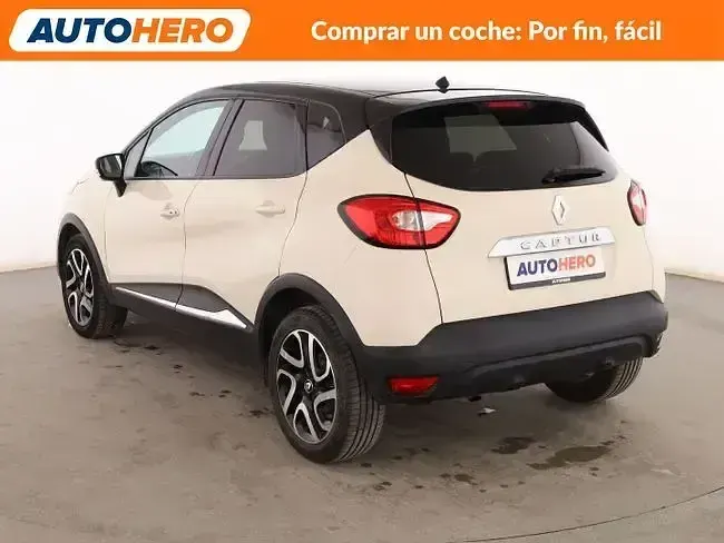 Usado Renault Captur Zen 90 CV (66 kW) 2017 Beige SUV