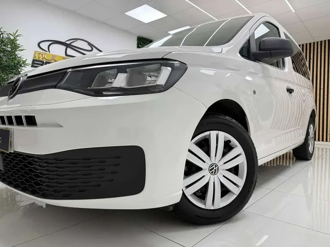 Usado VW Caddy 102 CV (75 kW) 2023 Blanco Monovolumen