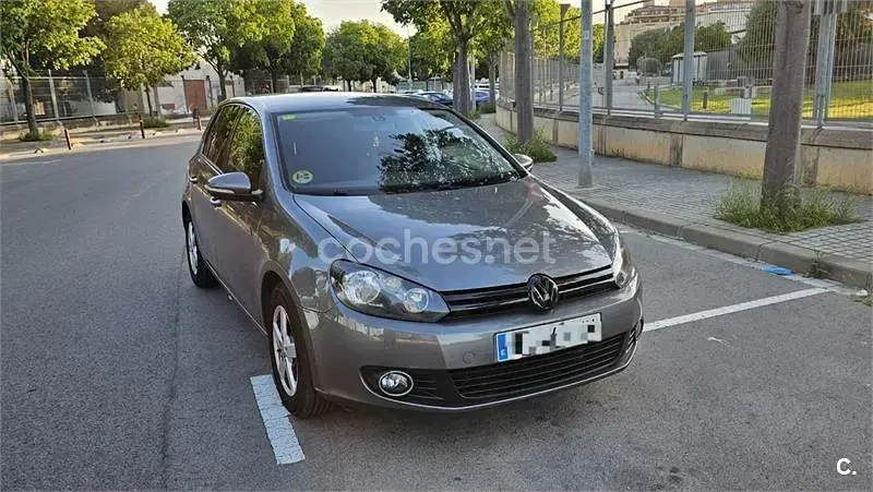 Usado VW Golf VII 105 CV (77 kW) 2012 Gris / plata Berlina