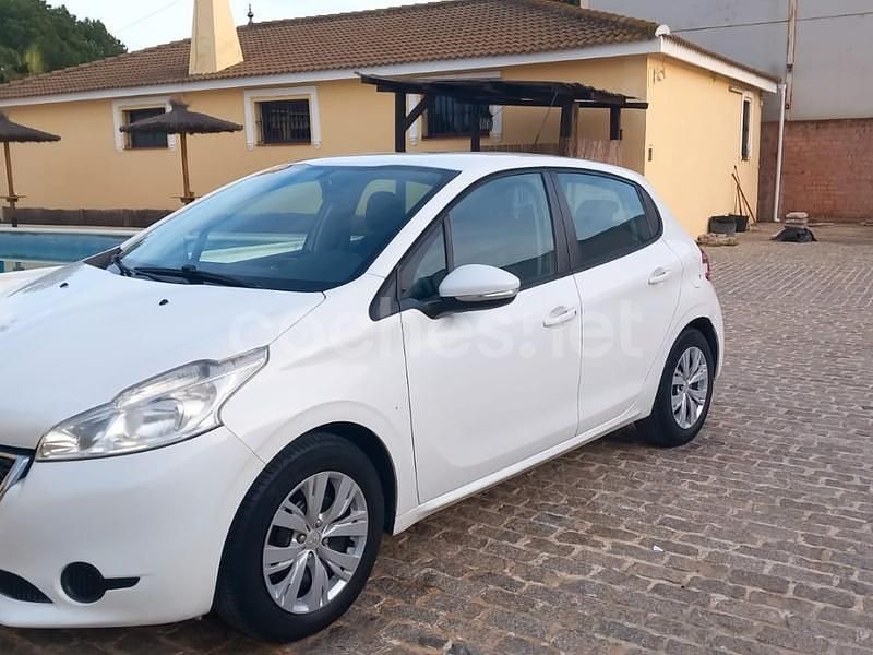 Blanco Usado 2014 Peugeot 208 Access Utilitario | 5700 € (Precio justo) - Imagen 1/4