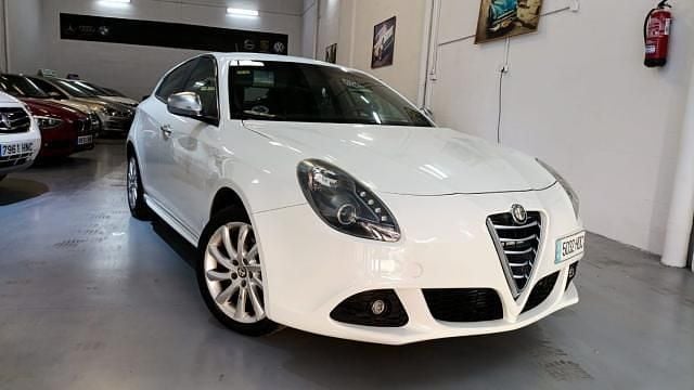 Blanco Usado 2011 Alfa Romeo Giulietta Progression Utilitario | 6900 € (Precio justo) - Imagen 1/4