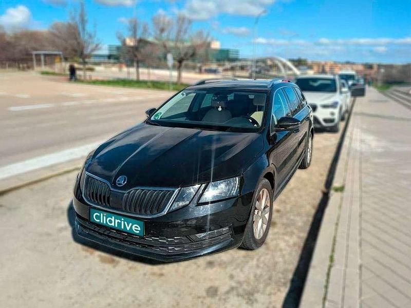 Usado Skoda Octavia Style 150 CV (110 kW) 2017 Negro Familiar