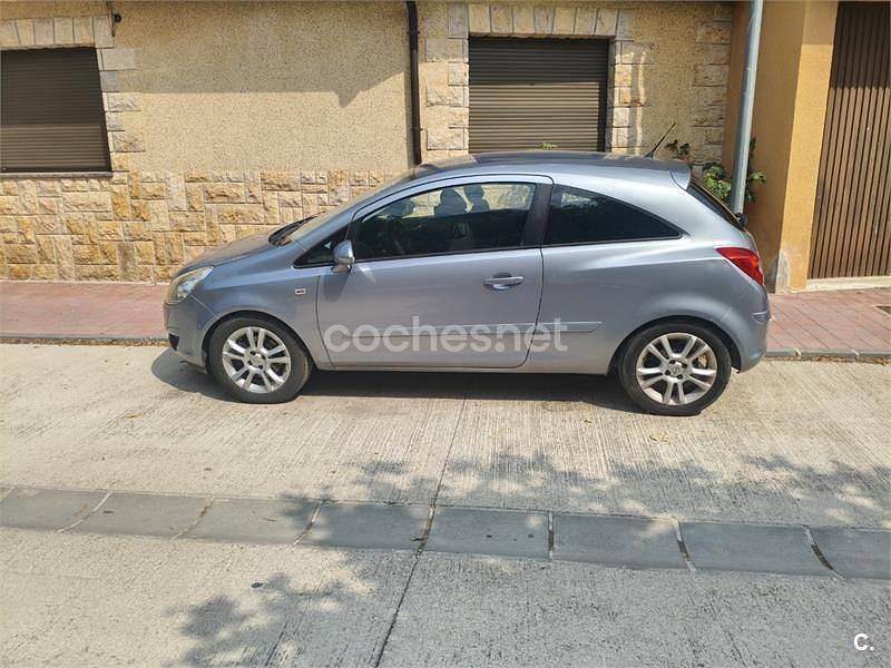 Usado Opel Corsa Sport 90 CV (66 kW) 2007 Gris / plata Berlina