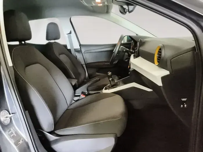 Usado Seat Arona Style 115 CV (84 kW) 2025 Gris SUV