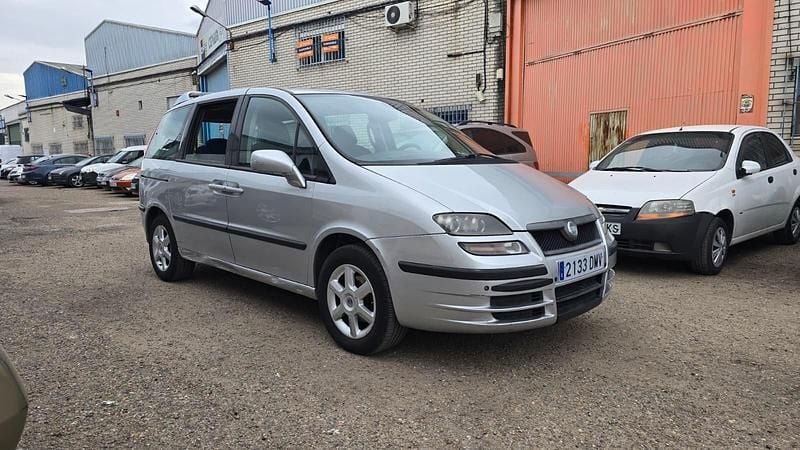 Usado Fiat Ulysse Emotion 128 CV (94 kW) 2005 Gris Monovolumen
