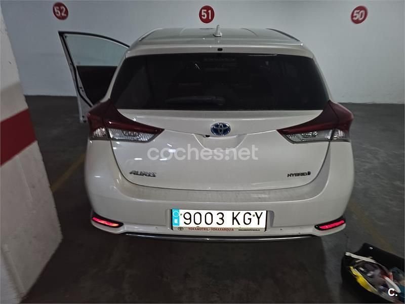 Usado Toyota Auris Hybrid Edition 136 CV (100 kW) 2018 Blanco Berlina