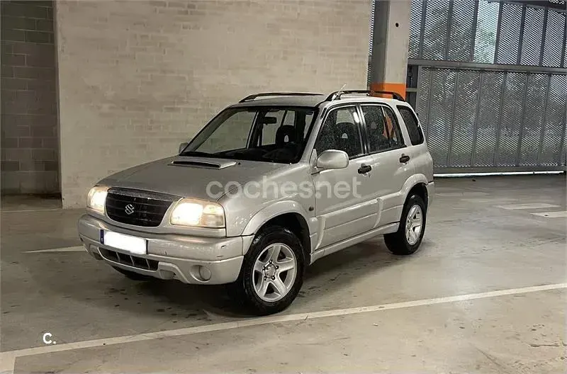 Usado Suzuki Grand Vitara 109 CV (80 kW) 2003 Gris / plata SUV