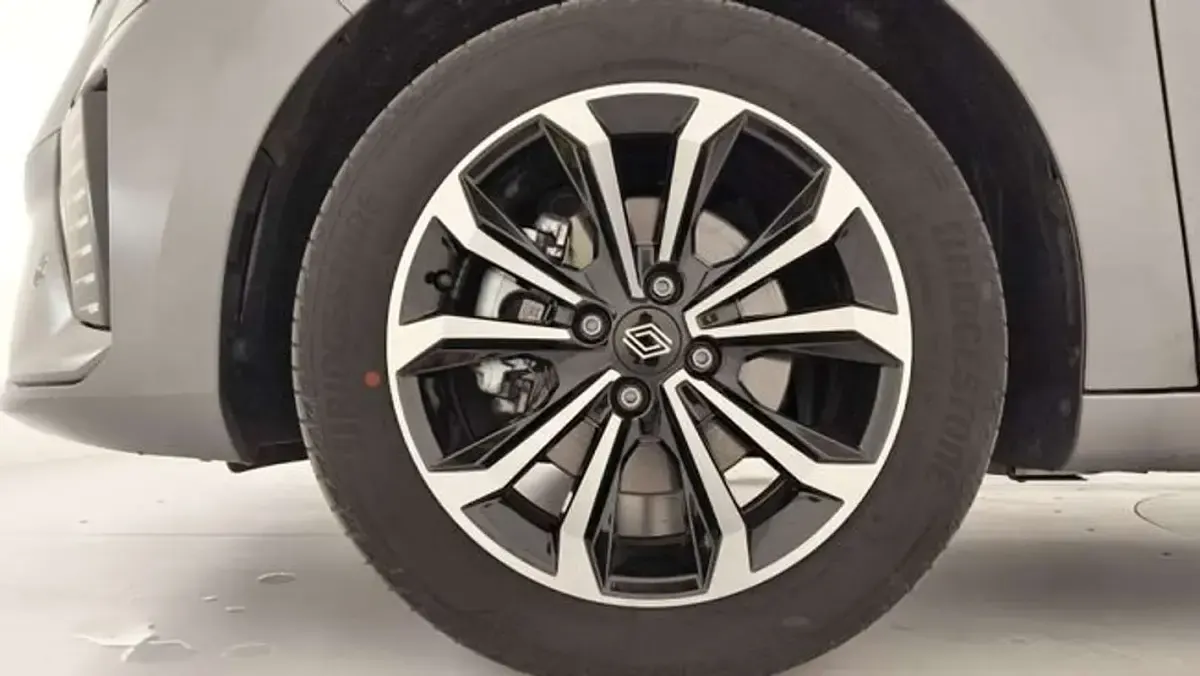 Usado Renault Clio Techno 143 CV (105 kW) 2025 Gris Utilitario