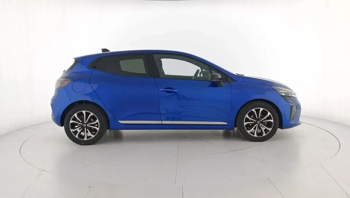 Usado Renault Clio Techno 90 CV (66 kW) 2024 Azul Utilitario