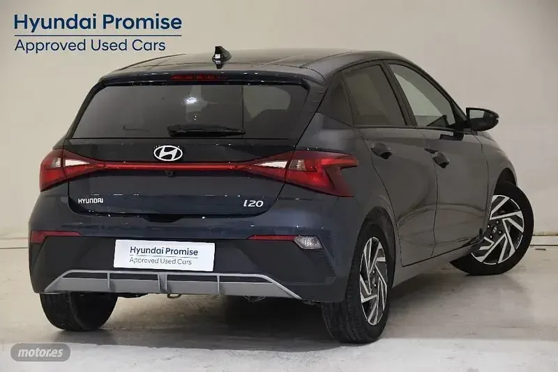 Usado Hyundai i20 79 CV (58 kW) 2025 Gris / plata Utilitario
