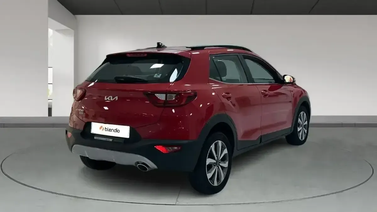 Usado Kia Stonic 100 HP (73 kW) 2024 Vermelho SUV