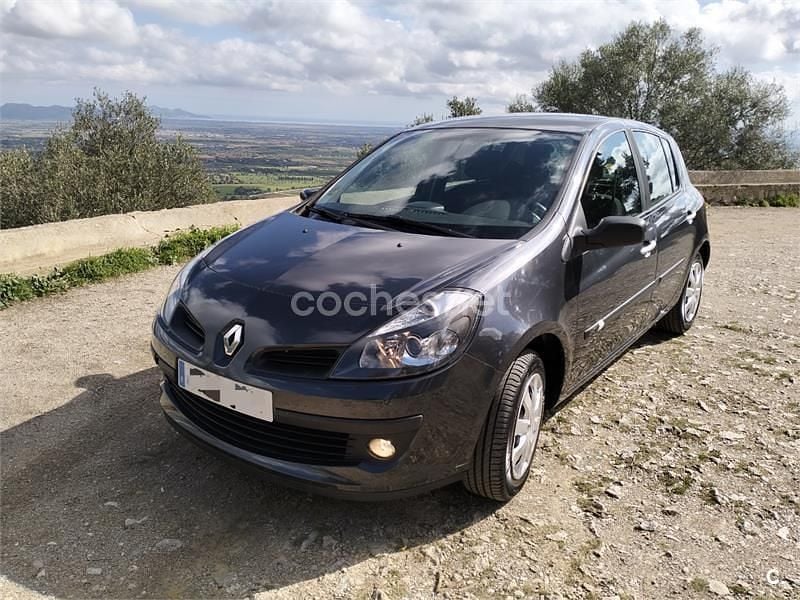Usado Renault Clio II Privilege 85 CV (62 kW) 2006 Gris / plata Berlina