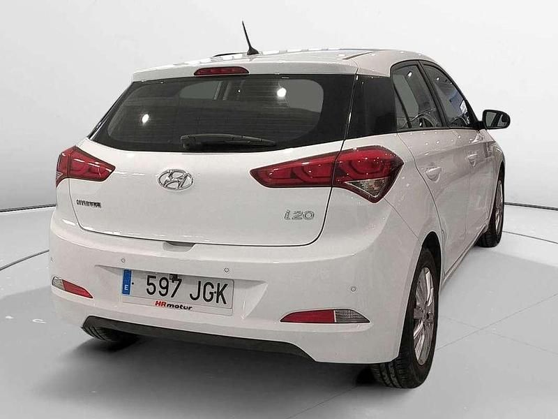 Usado Hyundai i20 84 CV (61 kW) 2015 Blanco Utilitario