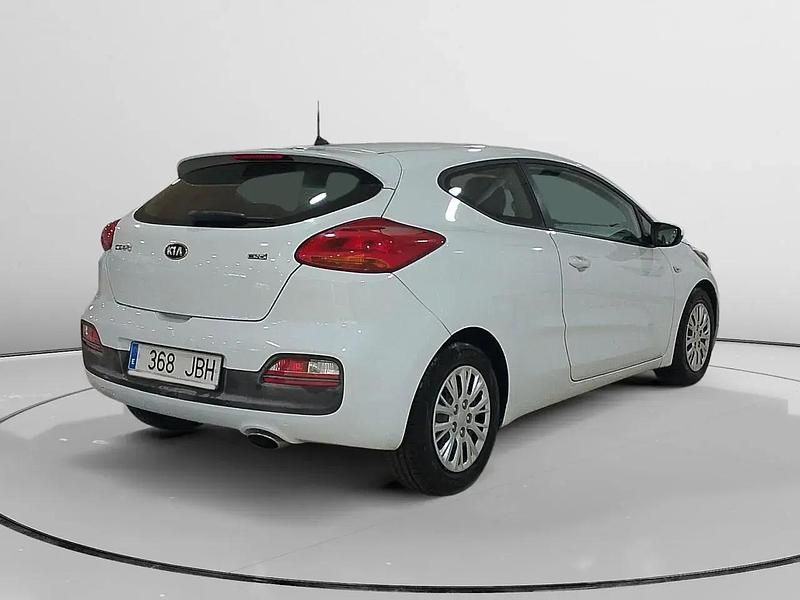 Używany Kia Ceed 110 KM (80 kW) 2014 Biały Hatchback