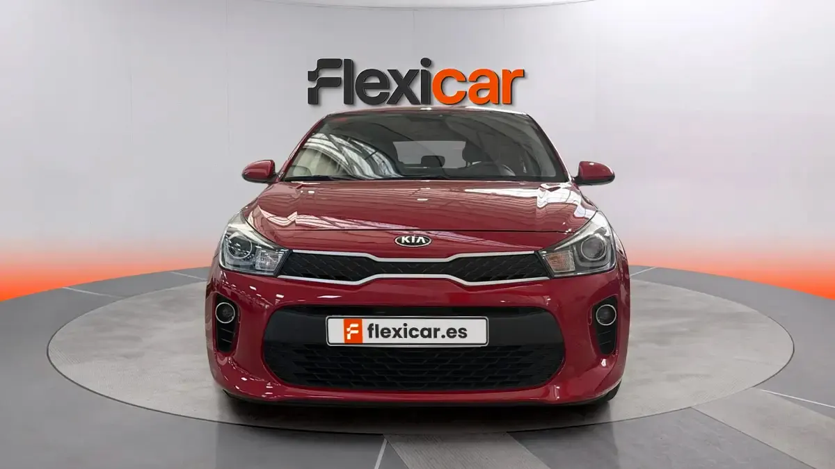 Usado Kia Rio 84 CV (61 kW) 2019 Rojo Berlina