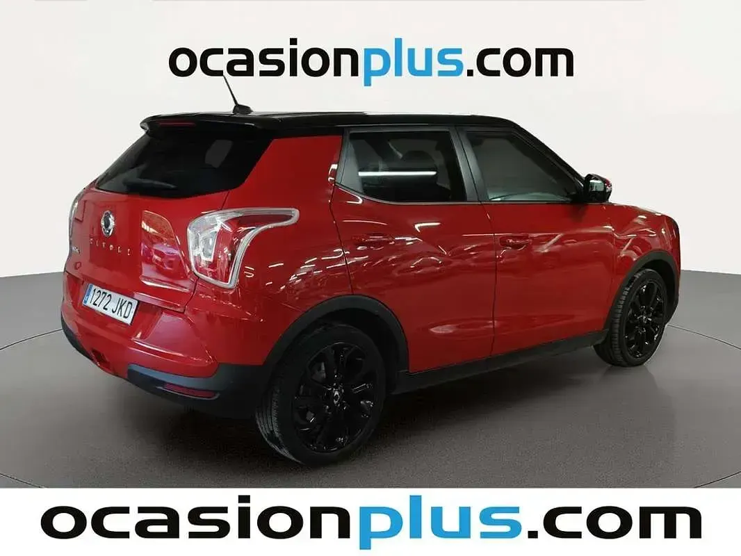 Usado SsangYong Tivoli Limited 128 CV (94 kW) 2015 Rojo SUV