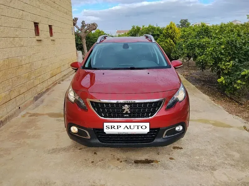 Usado Peugeot 2008 Allure 110 CV (80 kW) 2018 Rojo SUV