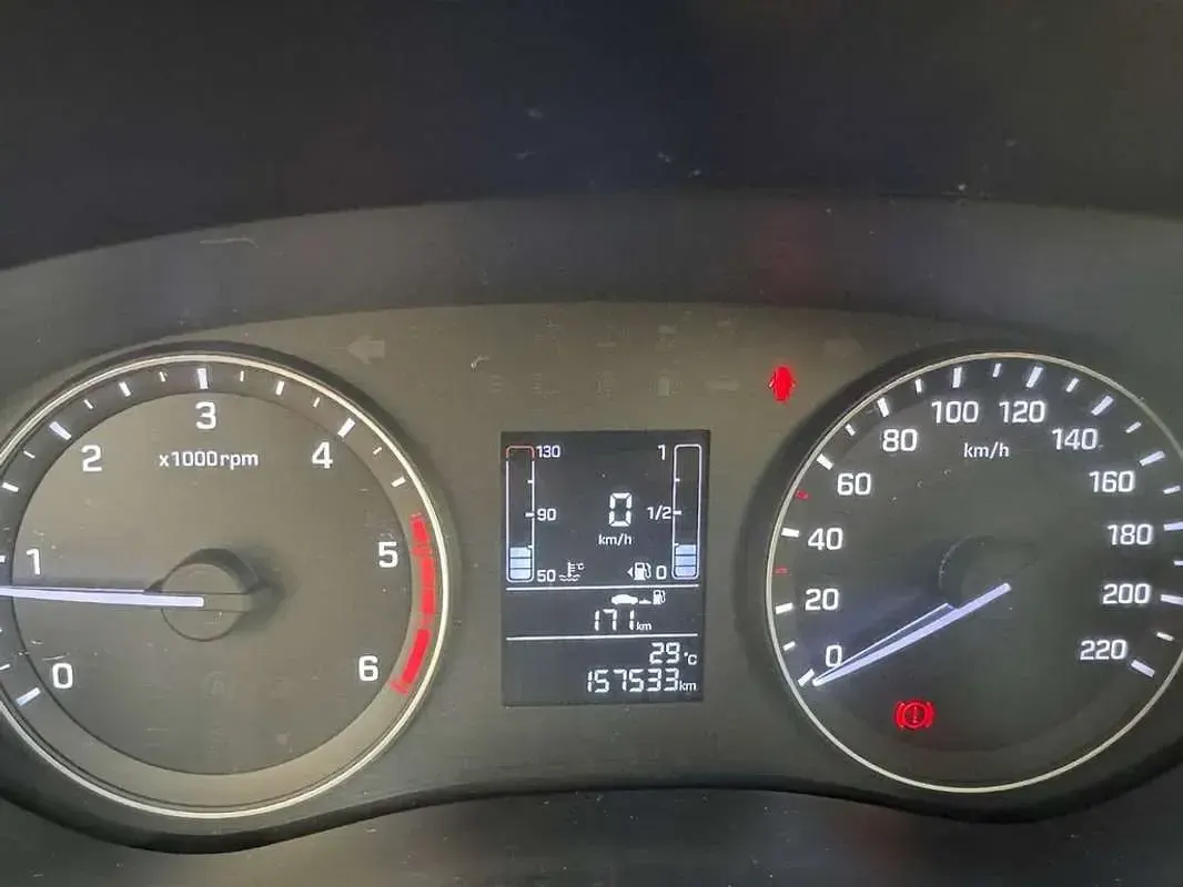 Usado Hyundai i20 Style 90 CV (66 kW) 2017 Negro SUV