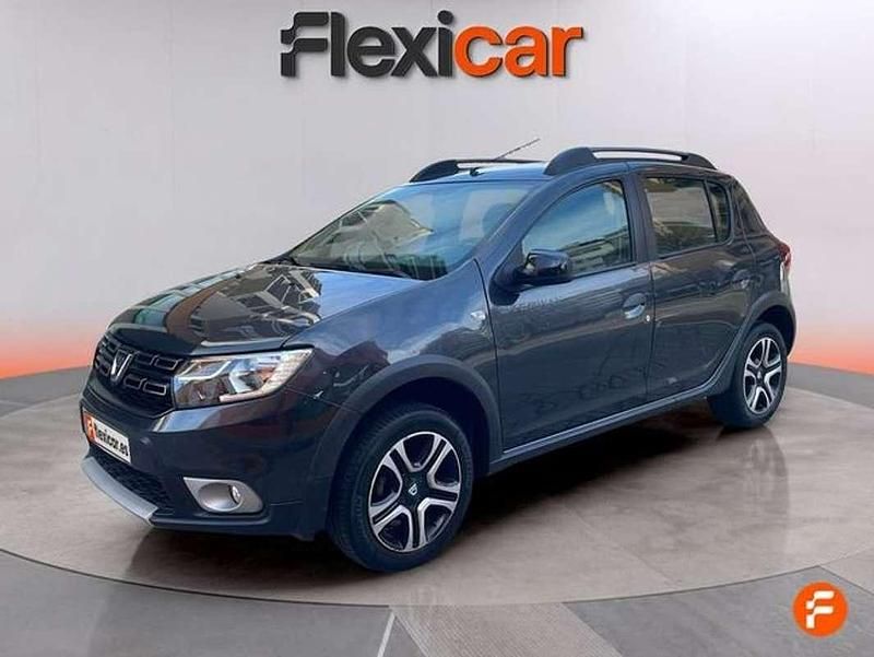 Usado Dacia Sandero Essentiel 101 CV (74 kW) 2020 Gris Utilitario